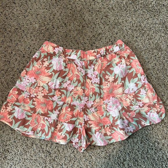 SO Floral Ruffle Shorts - Picture 5 of 8
